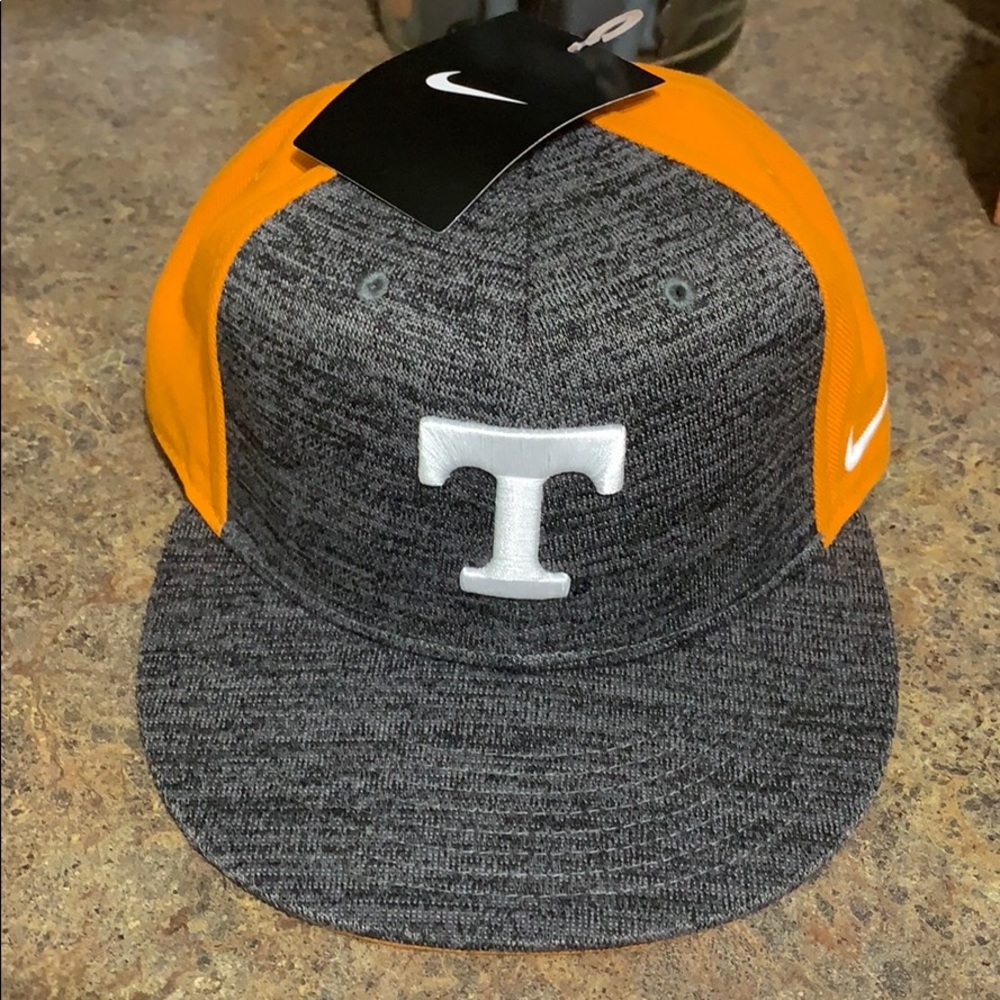 NWT Nike University of Tennessee hat
